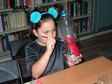 Karmniki dla ptaków powstały dziś w wieluńskiej bibliotece miejskiej